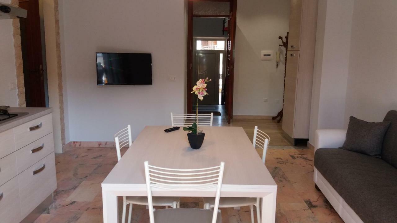 Relax Due Passi Dal Mare Apartman Spadafora Kültér fotó