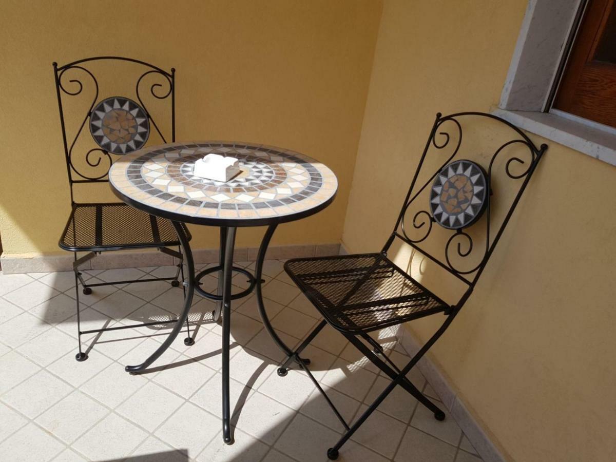 Relax Due Passi Dal Mare Apartman Spadafora Kültér fotó